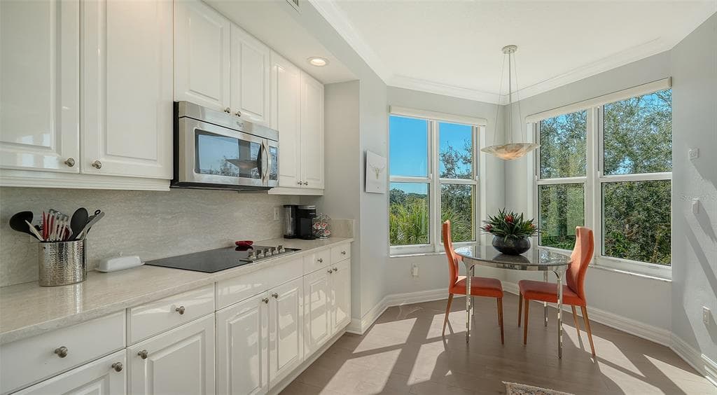 385 N POINT ROAD 301 photo 23