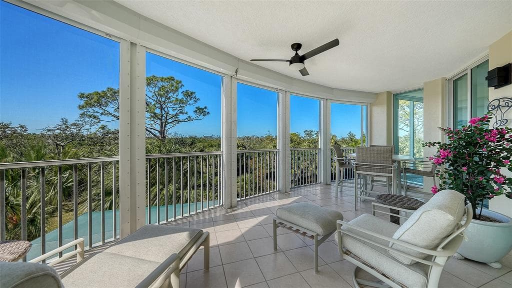 385 N POINT ROAD 301 photo 10