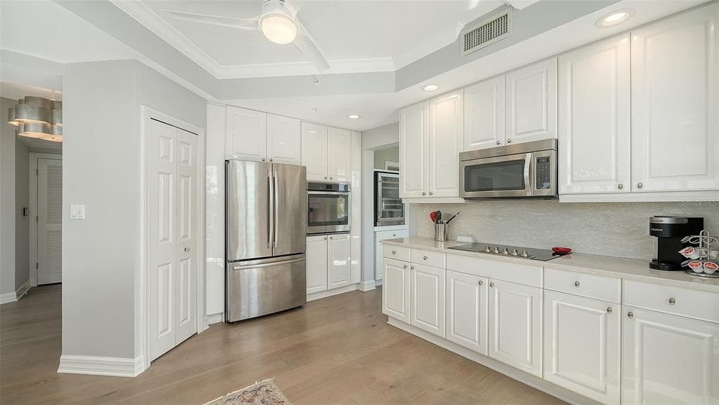 385 N POINT ROAD 301 photo 21