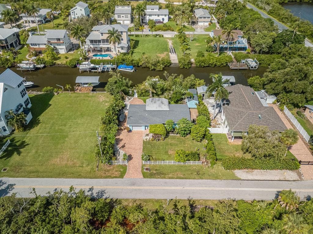 1831 BAYSHORE DRIVE photo 3