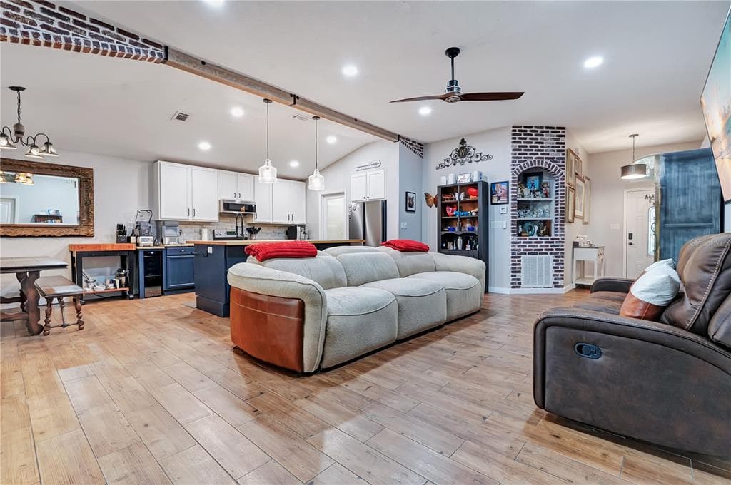 1821 LAKE VILLA DRIVE 5