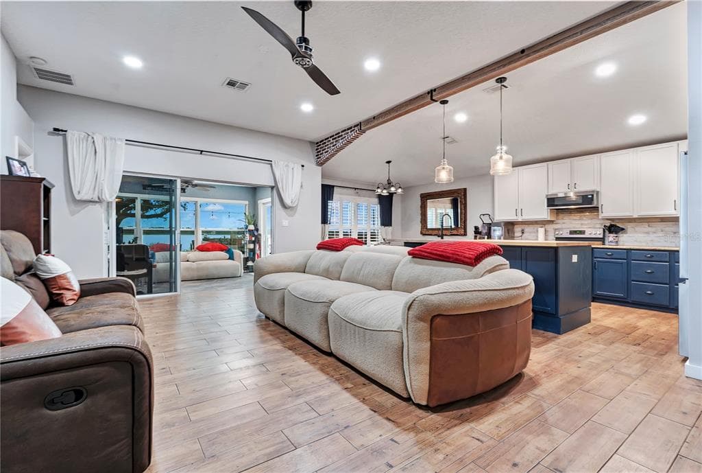 1821 LAKE VILLA DRIVE 4