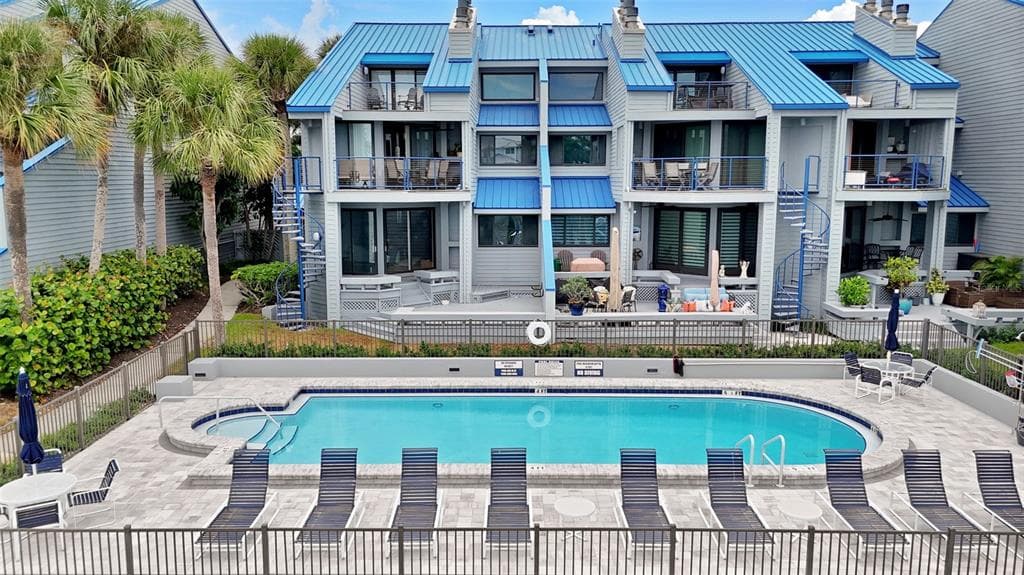 910 PINELLAS BAYWAY S 107 photo 2