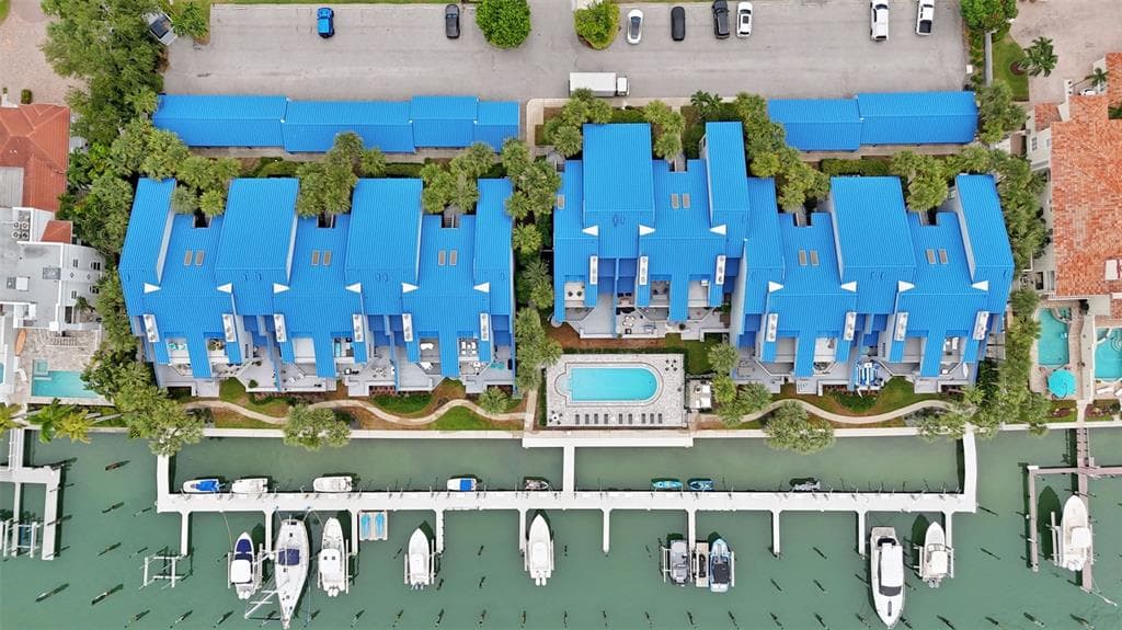 910 PINELLAS BAYWAY S 107 photo 5