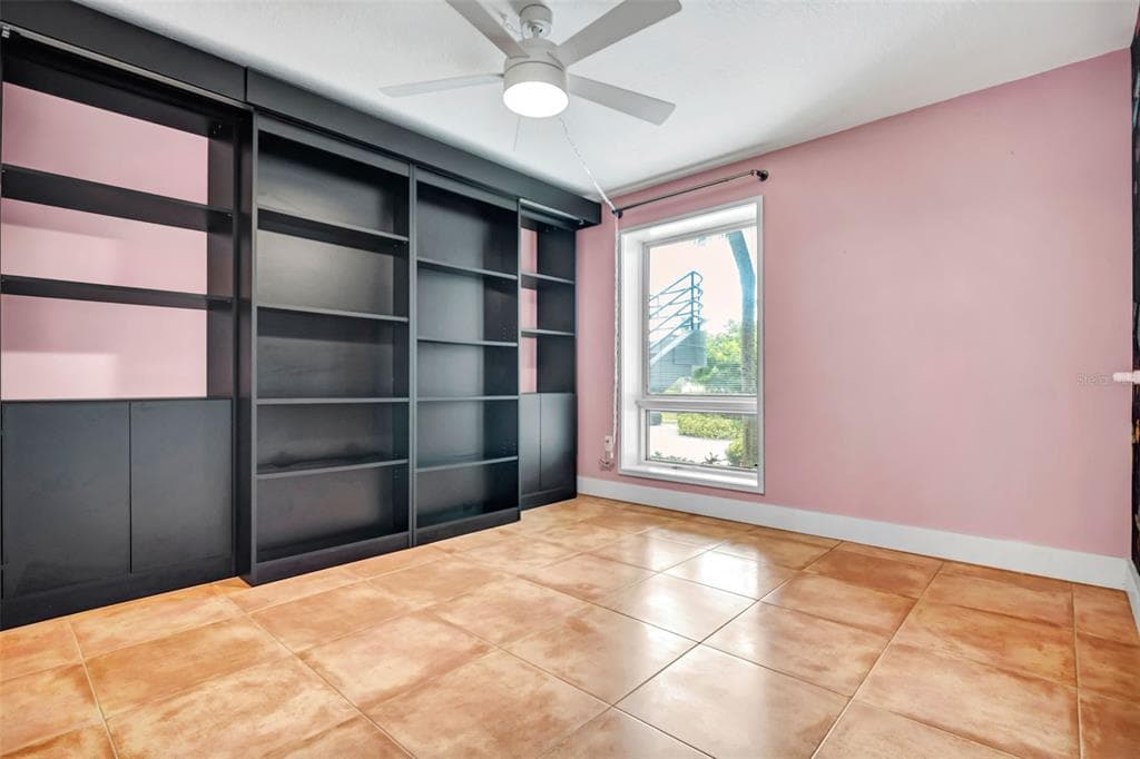 910 PINELLAS BAYWAY S 107 photo 9