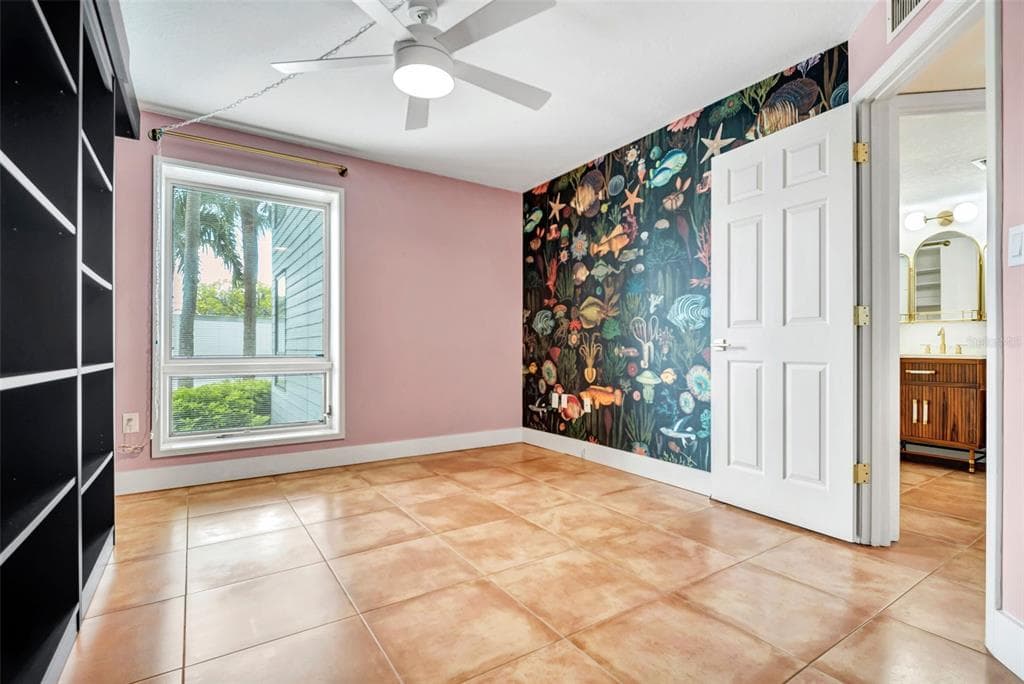 910 PINELLAS BAYWAY S 107 photo 10
