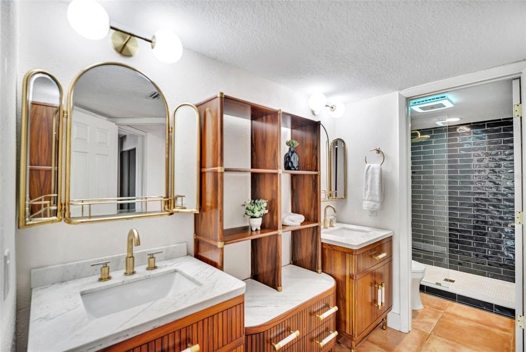 910 PINELLAS BAYWAY S 107 photo 14