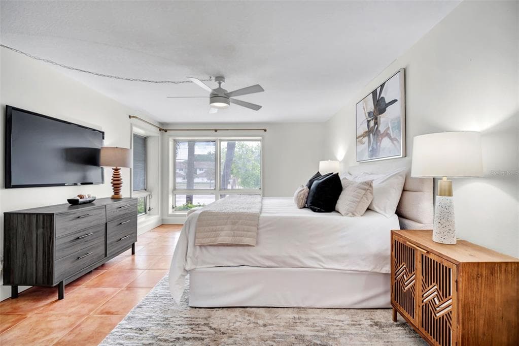 910 PINELLAS BAYWAY S 107 photo 18