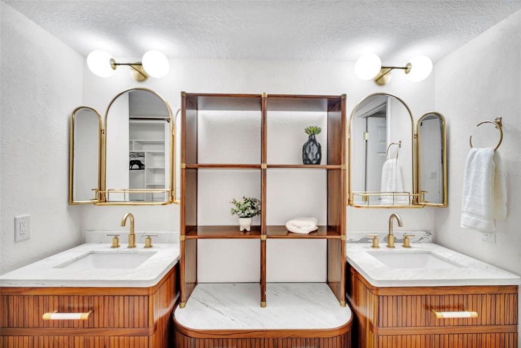 910 PINELLAS BAYWAY S 107 photo 15
