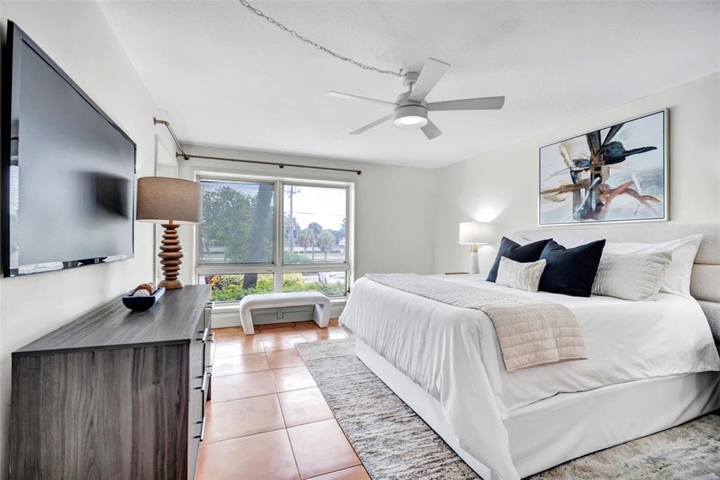 910 PINELLAS BAYWAY S 107 photo 19