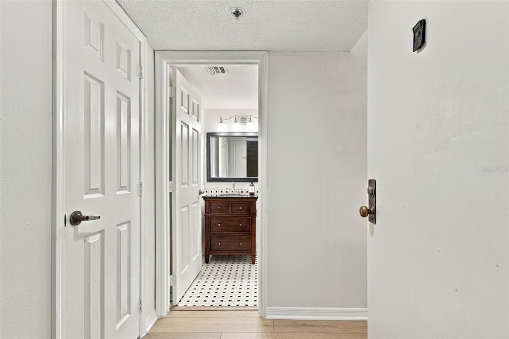 690 ISLAND WAY 511 photo 13