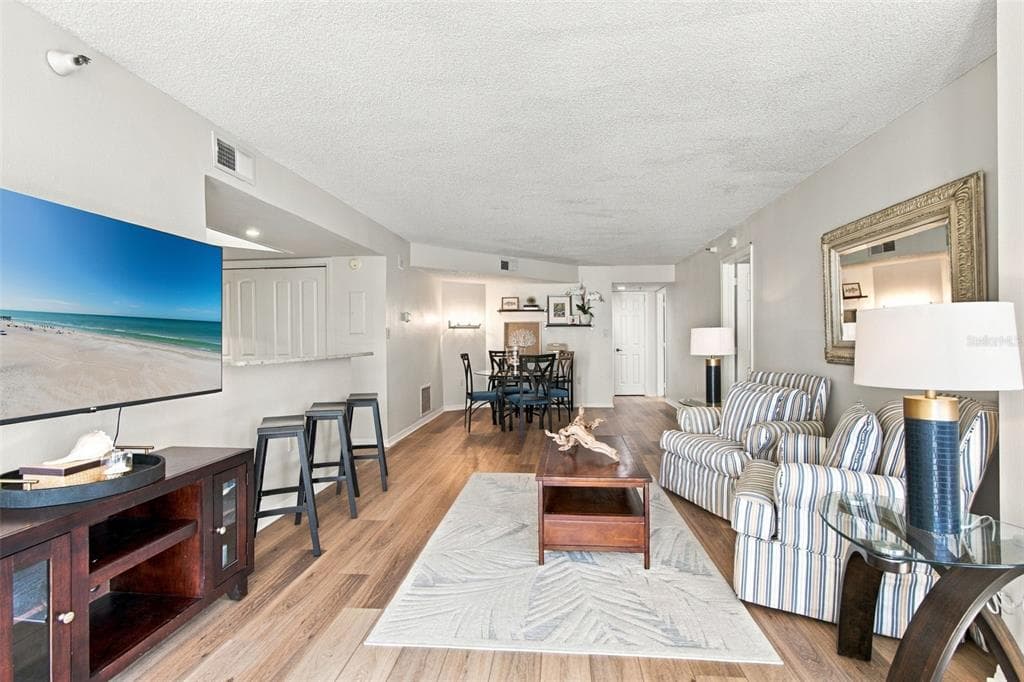 690 ISLAND WAY 511 photo 17