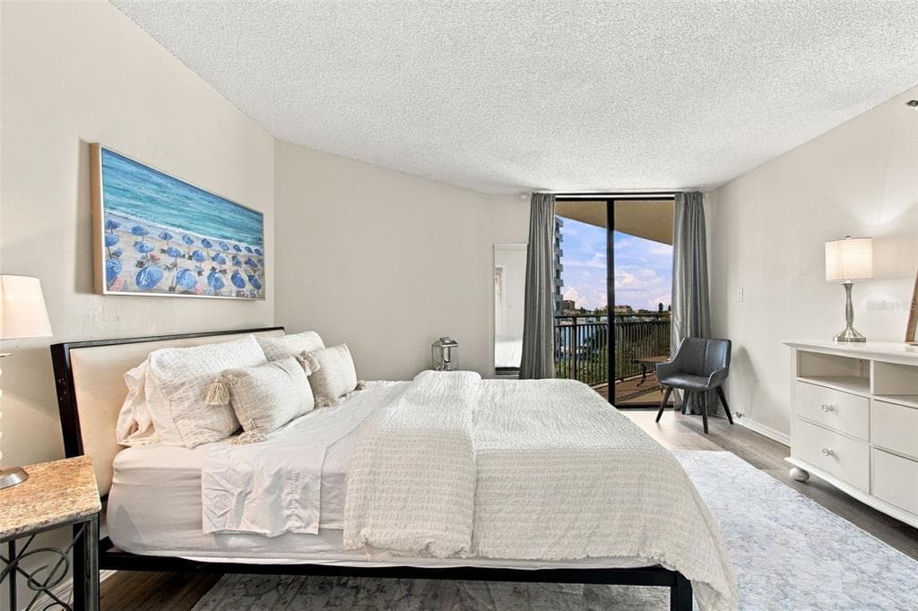 690 ISLAND WAY 511 photo 7
