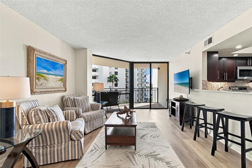 690 ISLAND WAY 511 photo 5