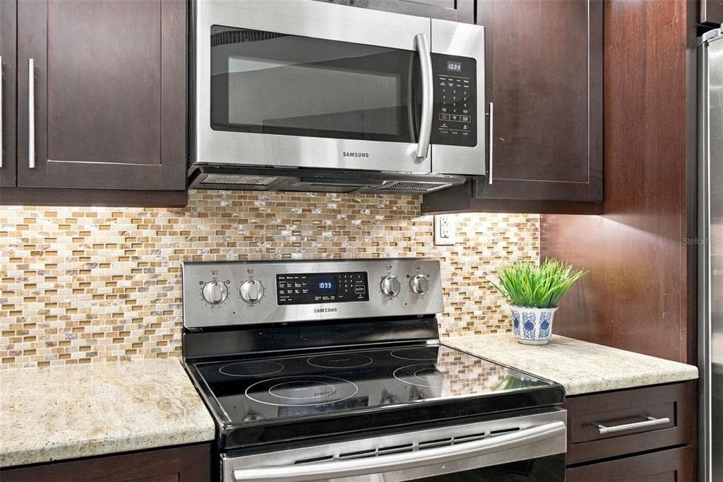690 ISLAND WAY 511 photo 20