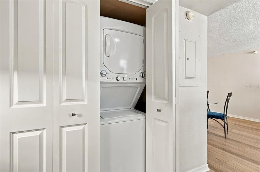 690 ISLAND WAY 511 photo 24