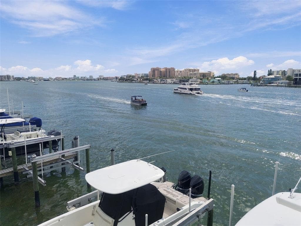690 ISLAND WAY 511 photo 10