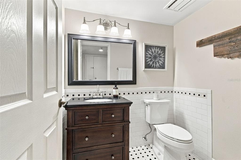 690 ISLAND WAY 511 photo 14