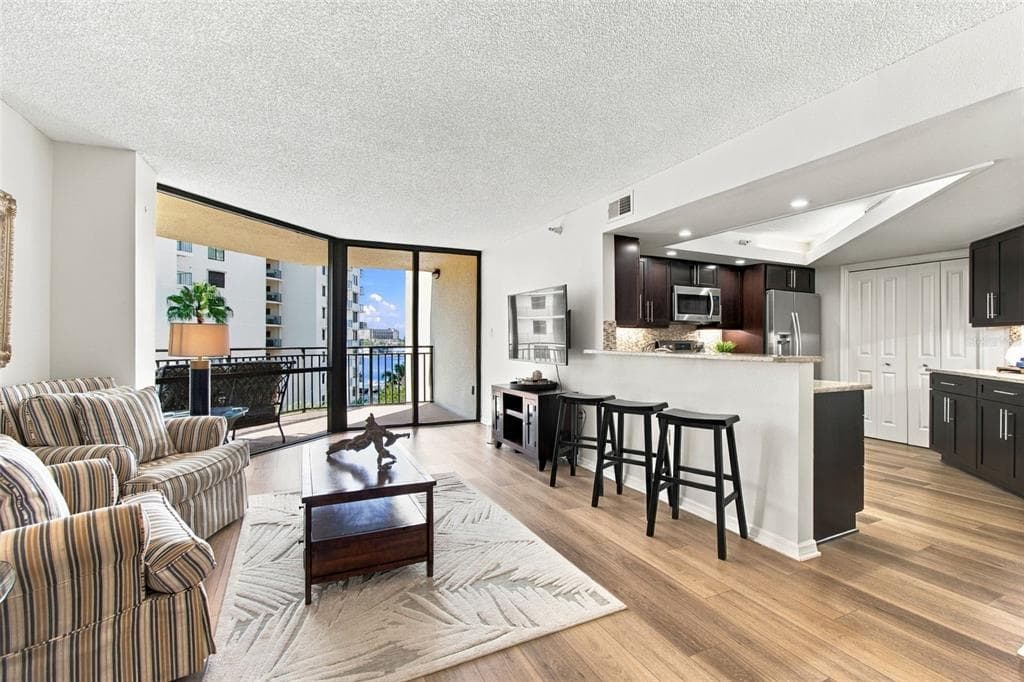 690 ISLAND WAY 511 photo 18