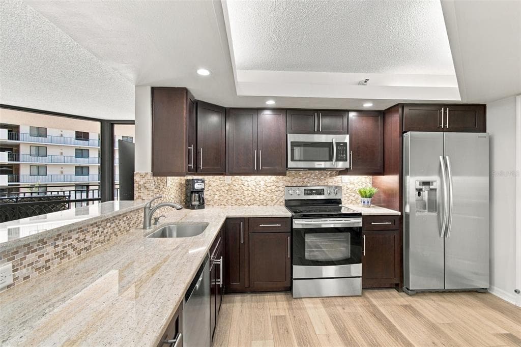 690 ISLAND WAY 511 photo 19