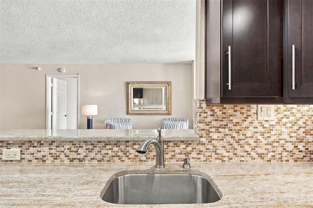 690 ISLAND WAY 511 photo 21
