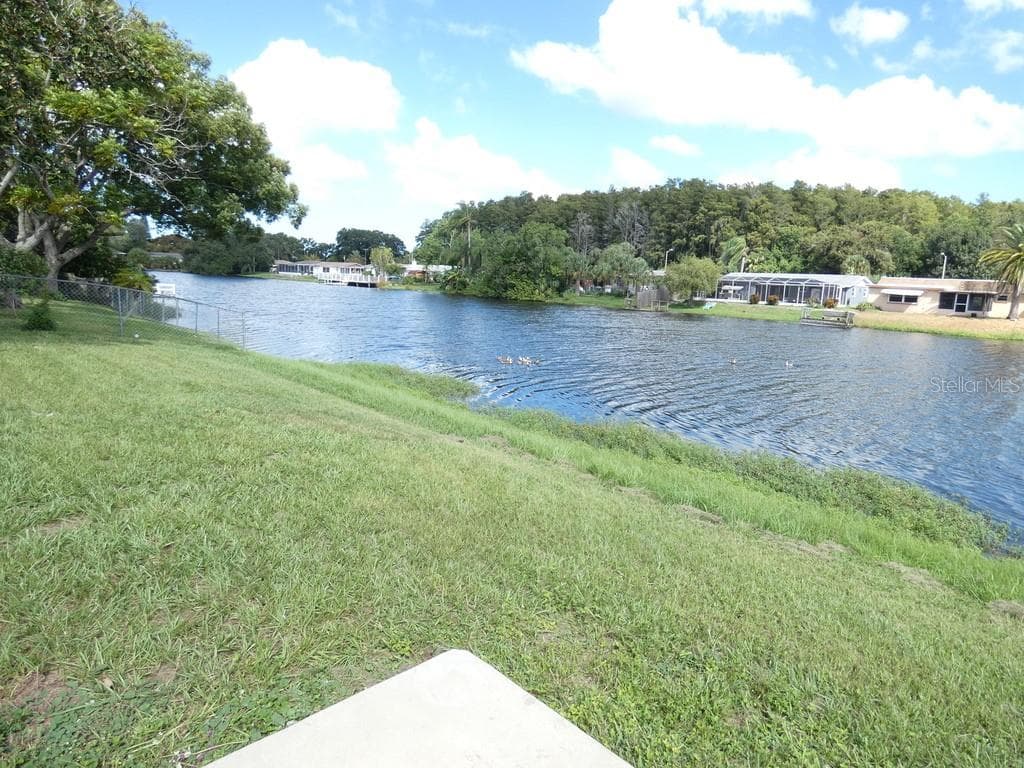 7207 ASHWOOD DRIVE photo 3