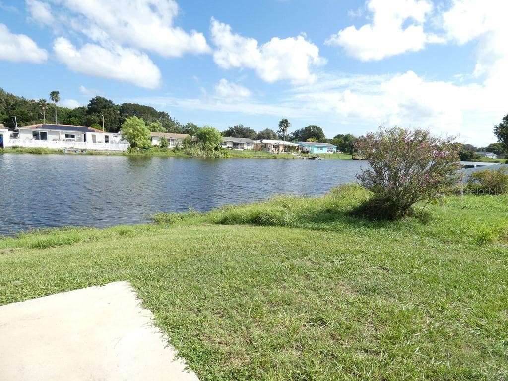 7207 ASHWOOD DRIVE photo 24
