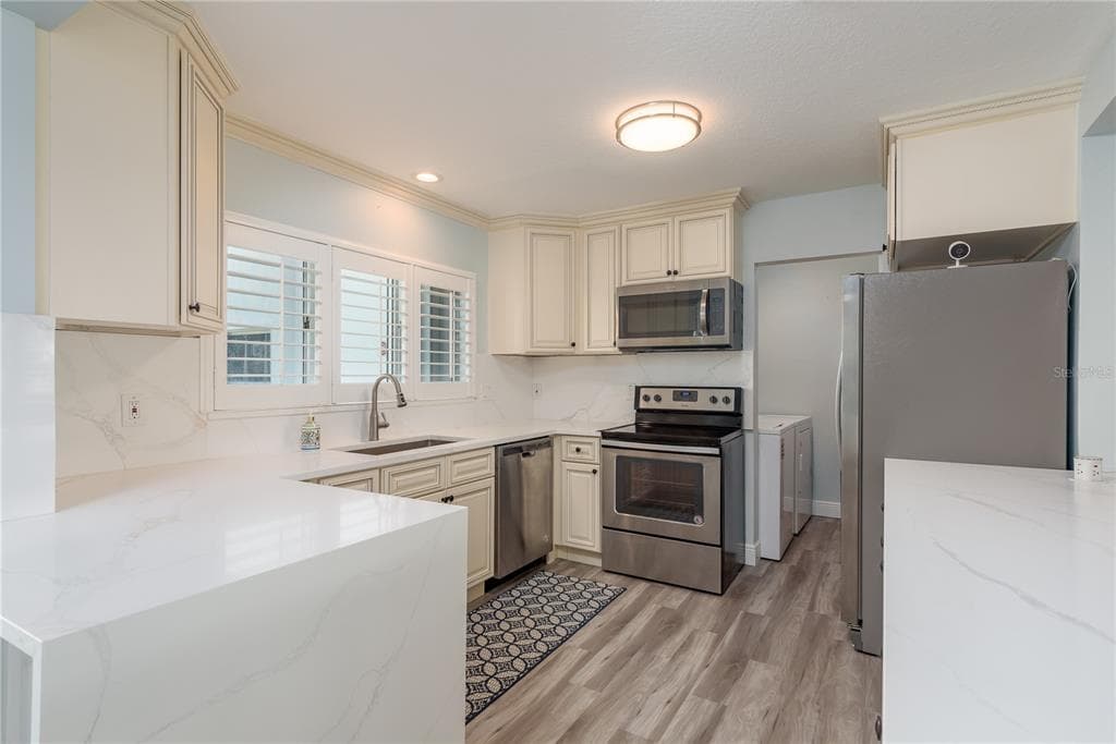 311 ISLAND WAY 101 photo 6