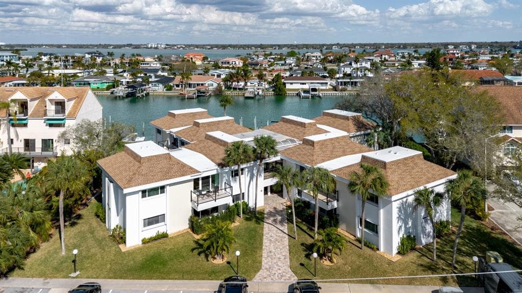 311 ISLAND WAY 101 photo 1