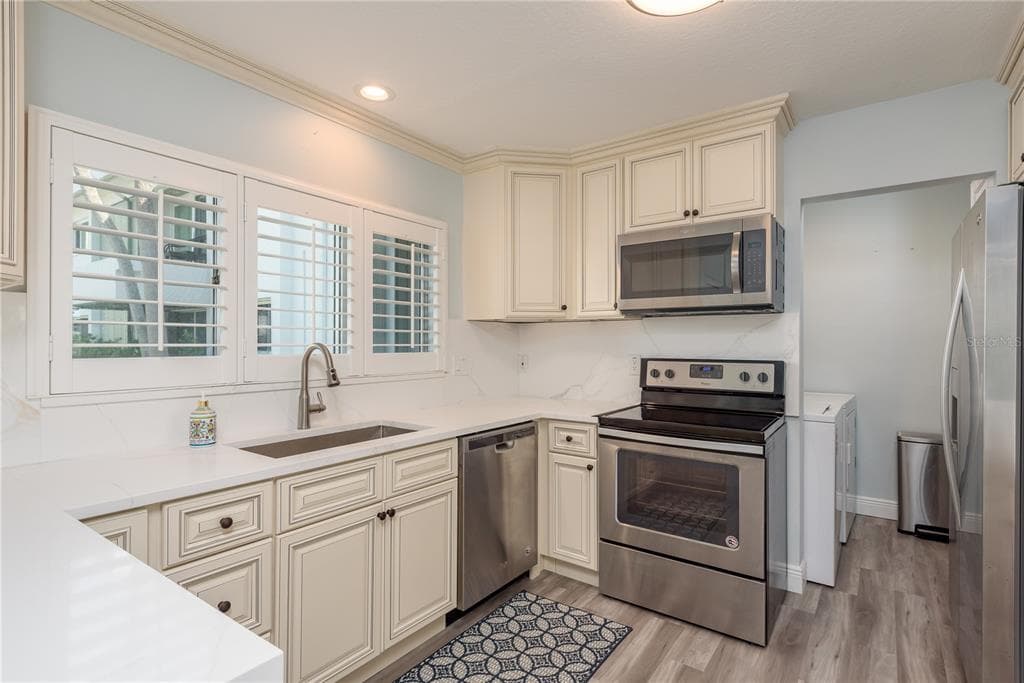 311 ISLAND WAY 101 photo 10