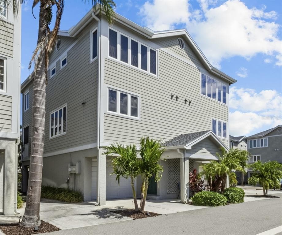 521 FOREST WAY photo 1