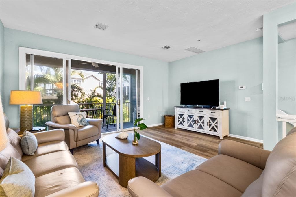 521 FOREST WAY photo 9