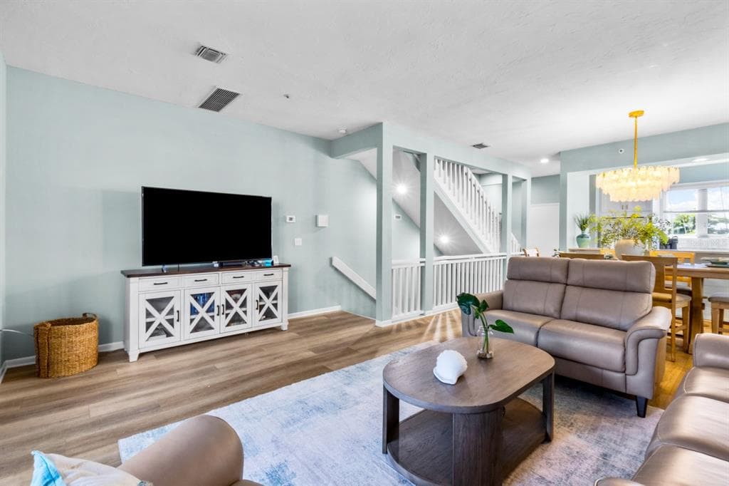 521 FOREST WAY photo 11