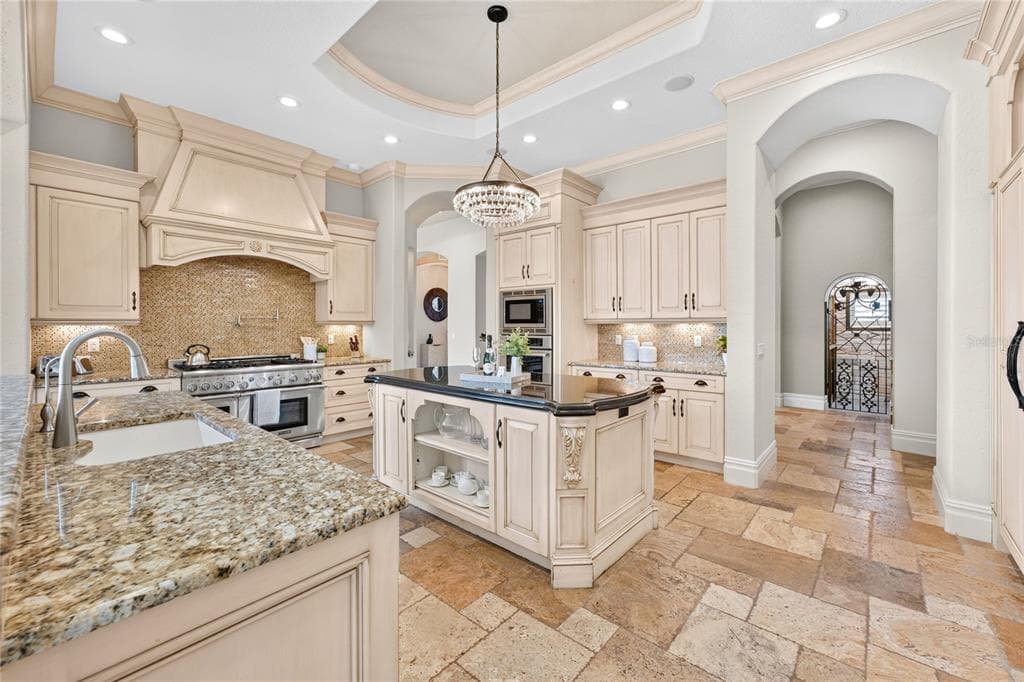 6113 GROSVENOR SHORE DRIVE photo 19