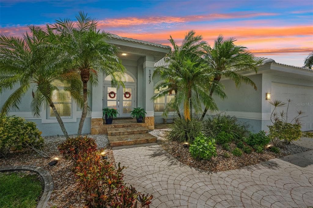1217 SEA BREEZE COURT photo 1