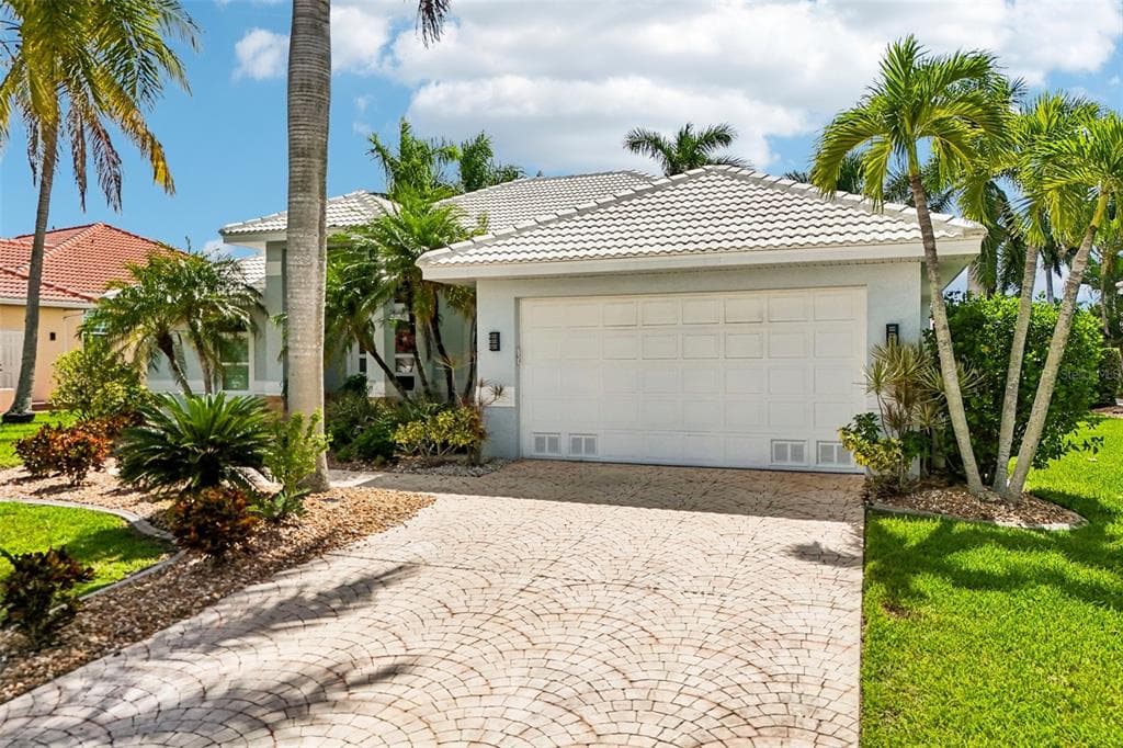 1217 SEA BREEZE COURT photo 4