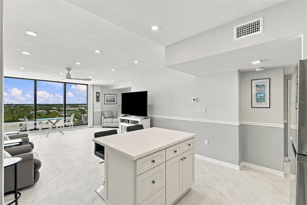 707 S GULFSTREAM AVENUE 1006 photo 21