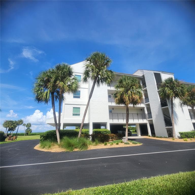 4600 GULF OF MEXICO DRIVE 301 photo 2