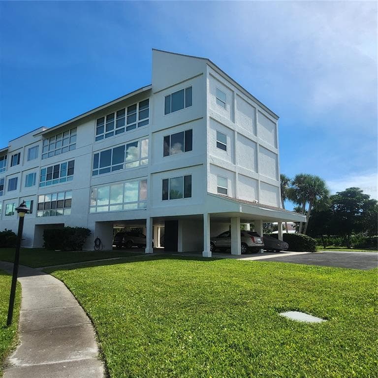 4600 GULF OF MEXICO DRIVE 301 photo 8