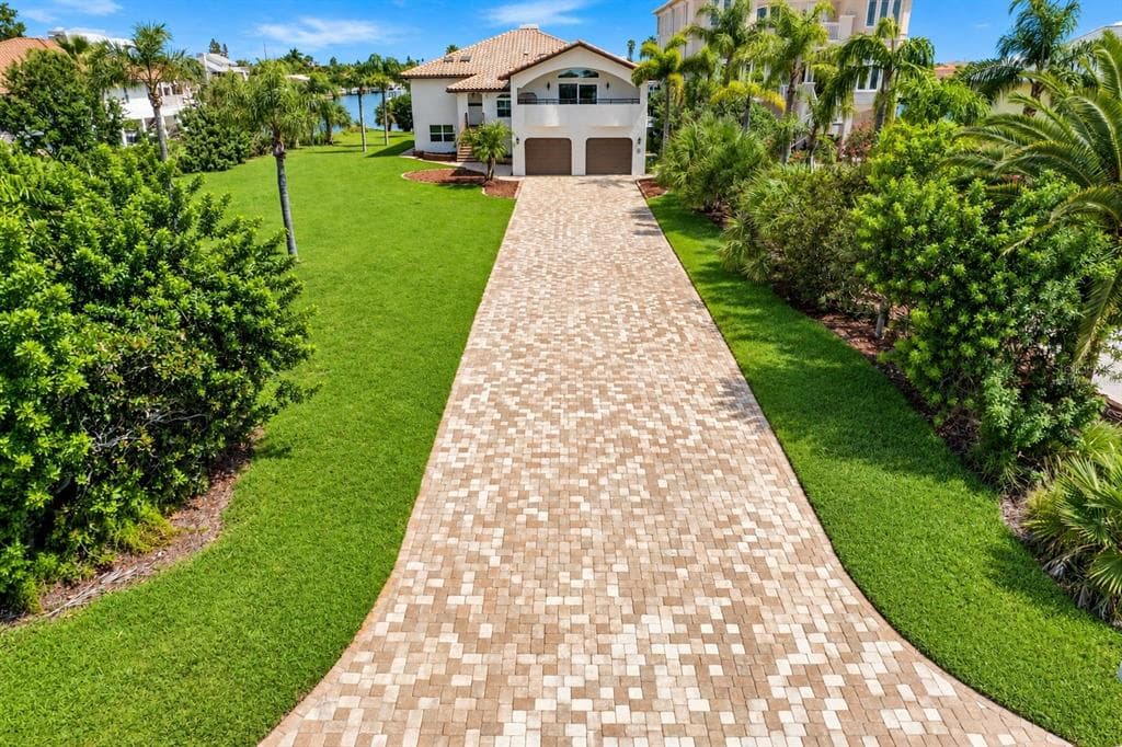 5226 WESTSHORE DRIVE 3