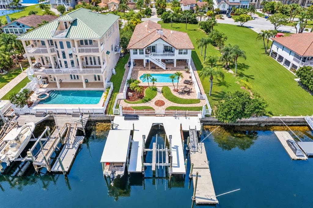 5226 WESTSHORE DRIVE 5