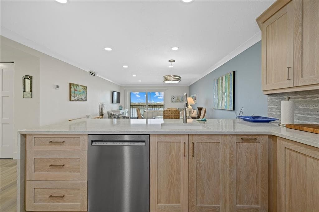 9393 MIDNIGHT PASS ROAD 302 photo 5