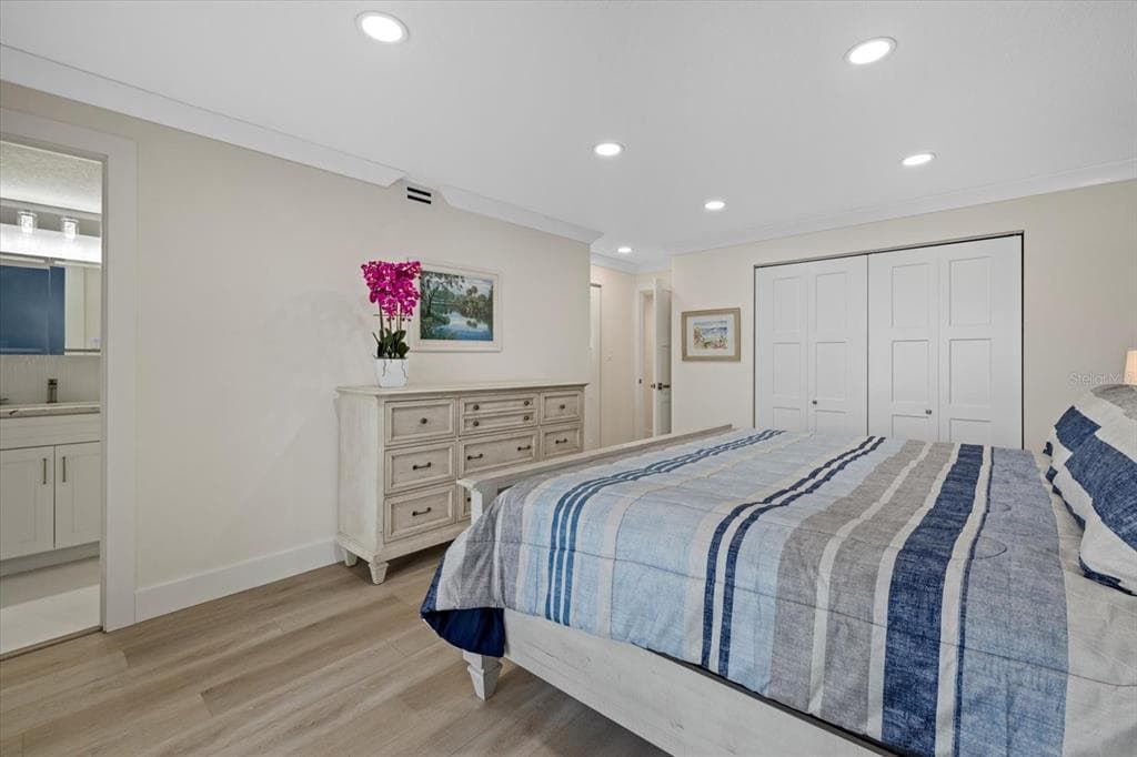 9393 MIDNIGHT PASS ROAD 302 photo 20