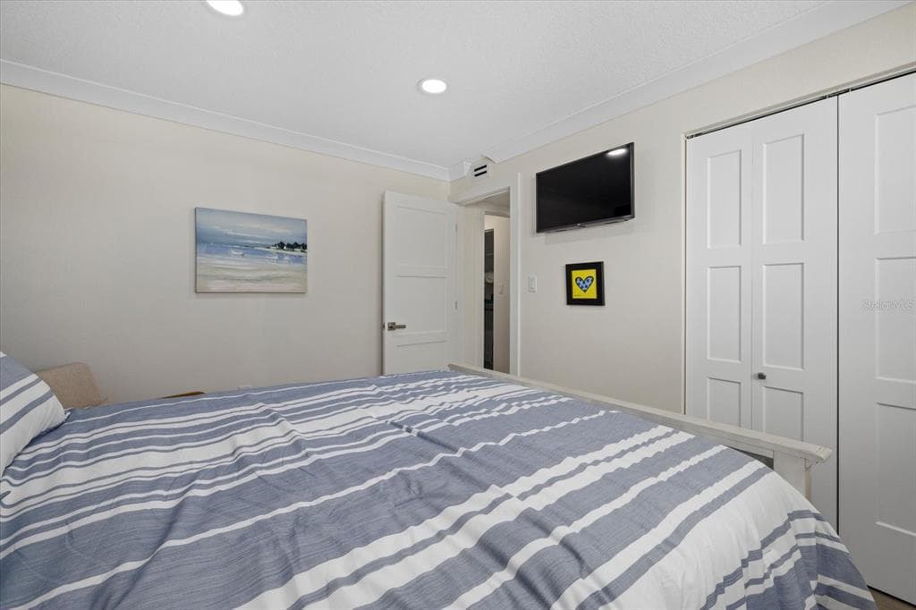 9393 MIDNIGHT PASS ROAD 302 photo 15