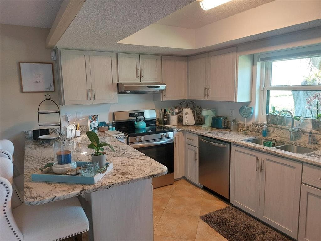 9446 TRADEWINDS AVENUE photo 10