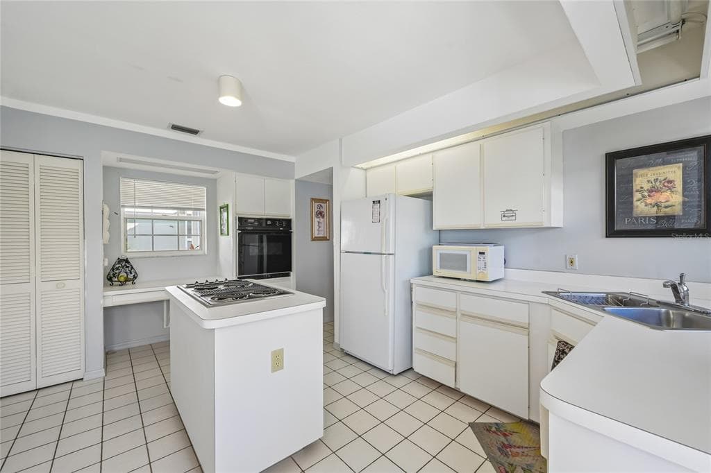 805 HARRINGTON LAKE DRIVE N 76 photo 22