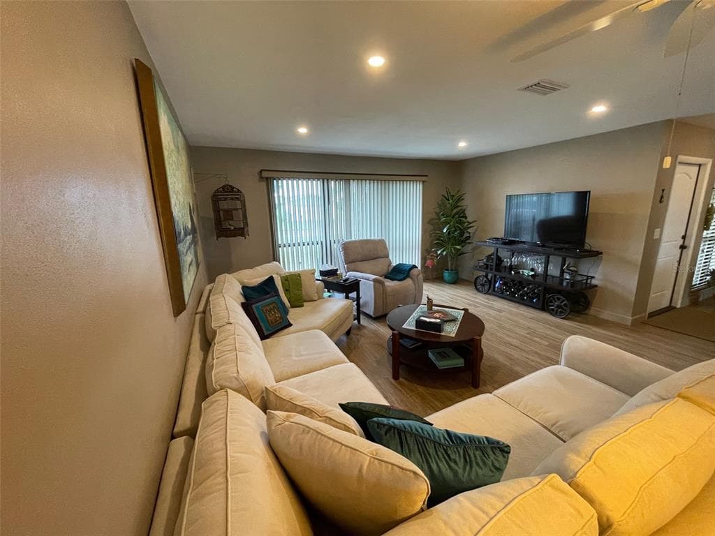 130 ANNAPOLIS LANE photo 9
