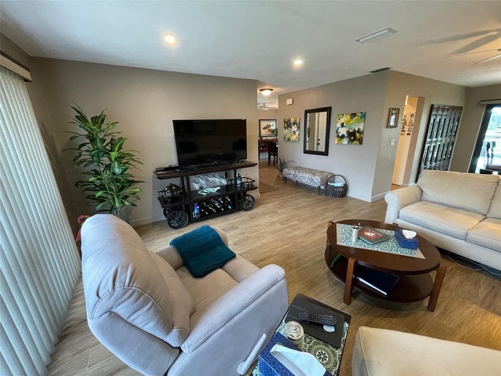 130 ANNAPOLIS LANE photo 10