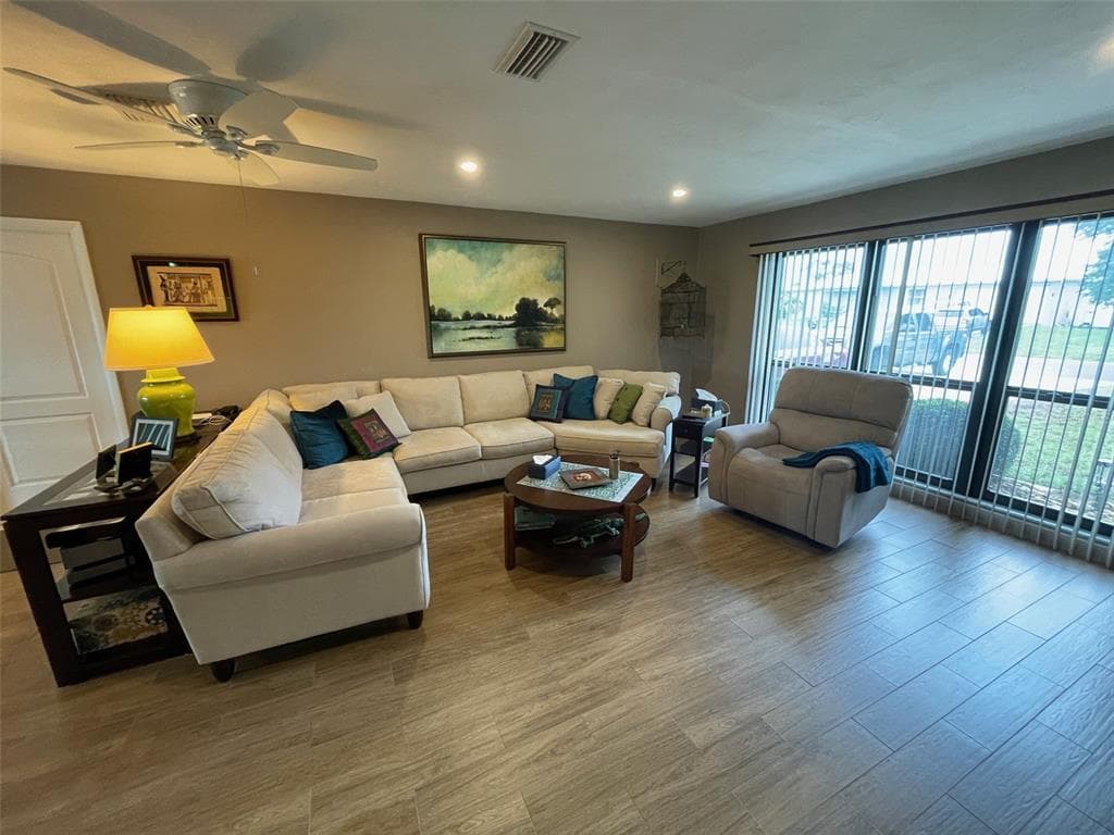 130 ANNAPOLIS LANE photo 8