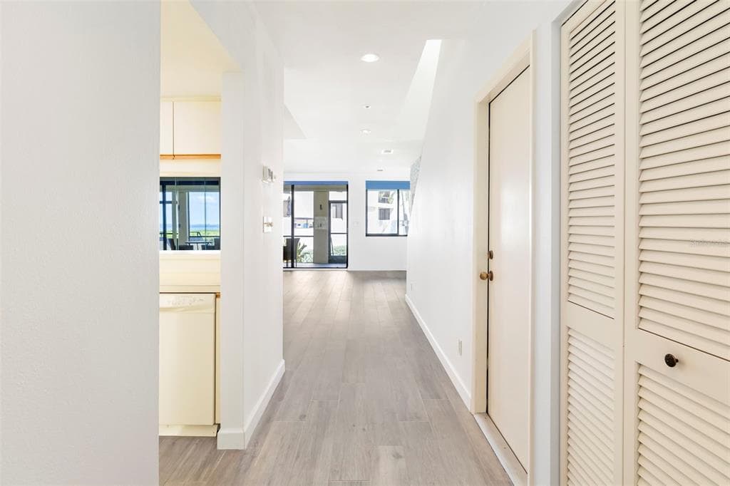 1920 HARBOURSIDE DRIVE 1003 photo 6